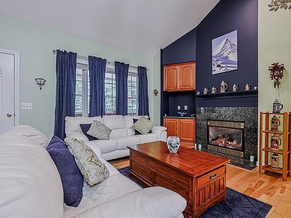 3rd image of 12 Burgdorf Drive