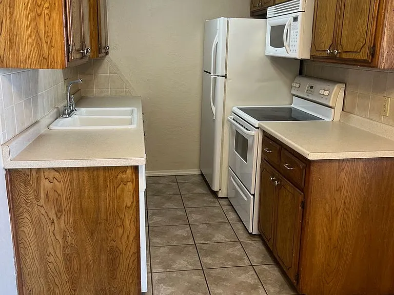 Peppertree Apartments — Photo 4