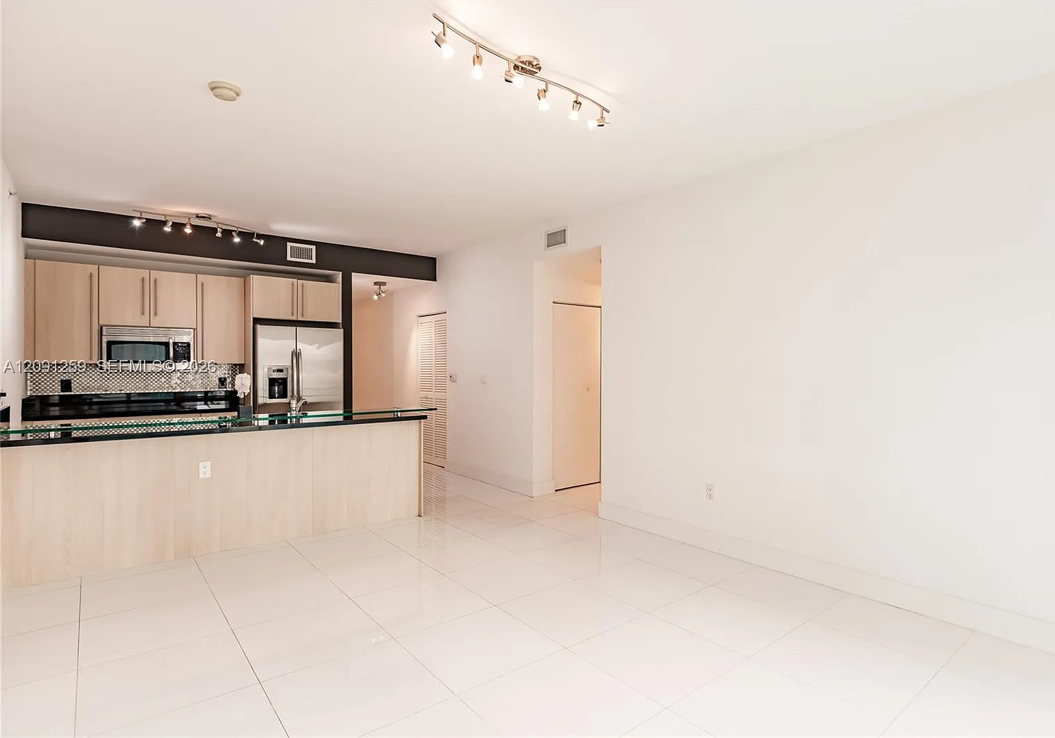 The Axis On Brickell Ii C — Photo 3