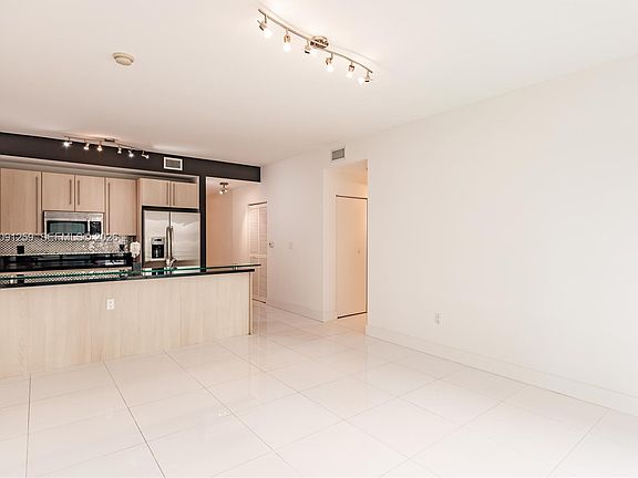 3rd image of 1111 SW 1st Ave APT 3216
