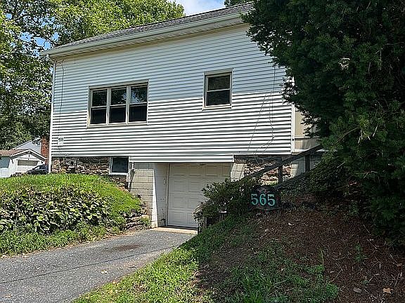 4th image of 557 S River Rd