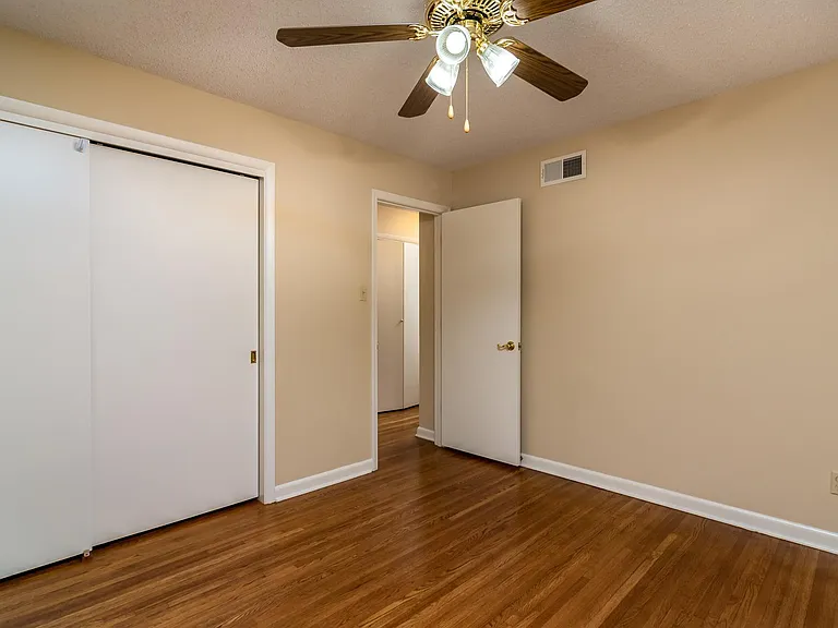 9601 Temple Dr — Photo 24