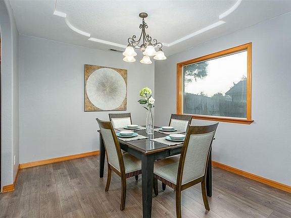 5th image of 1602 Maplewood Ave