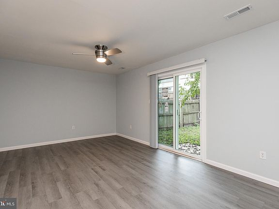 3rd image of 526 Blackbird Dr