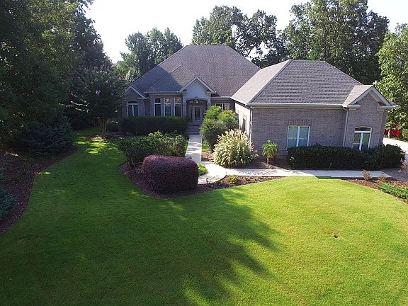 3rd image of 5565 Point West Dr