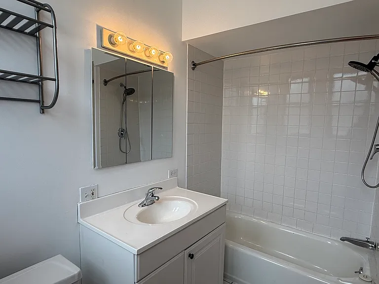 1524 W Jarvis Ave #2B — Photo 14