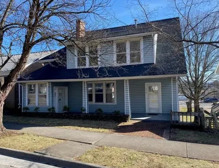 316 W Valley St — Photo 1