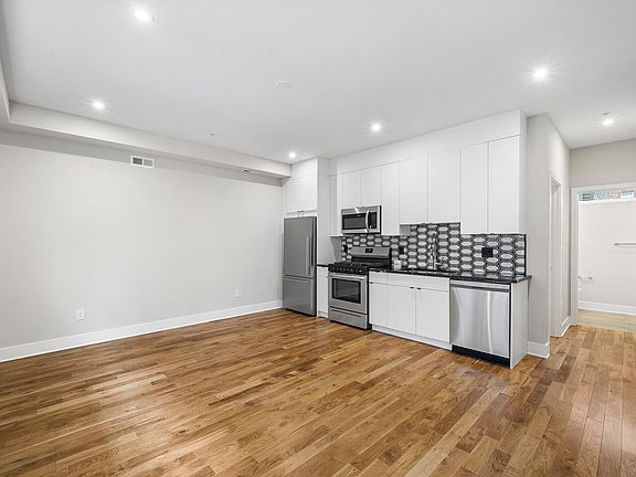 2nd image of 2633 Annin St #1L