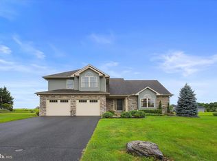 3520 Fox Hill Dr, Chambersburg, PA