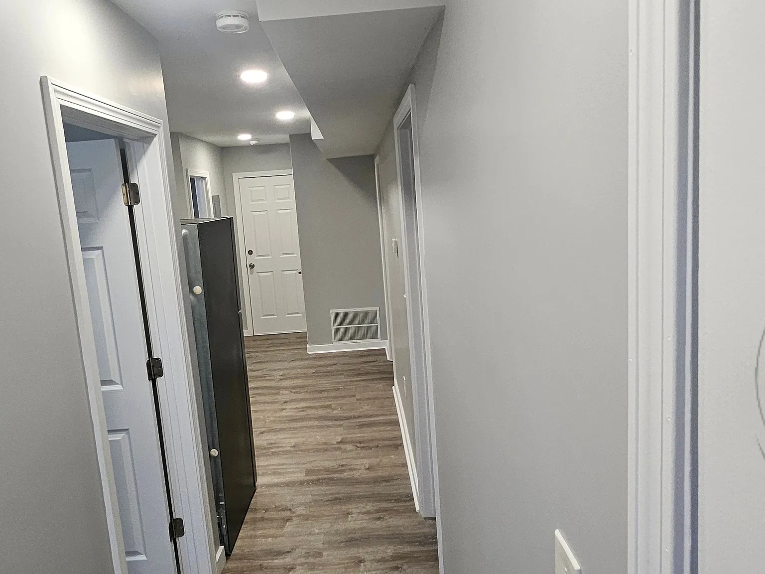 3 bed, 1100 sqft, $2,500 — Photo 3