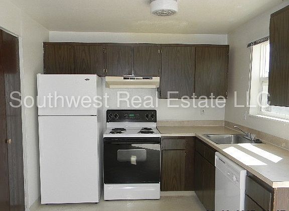 4th image of 120 Skyline Dr APT A