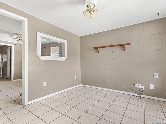 5th image of 508 E Edmonds Ave
