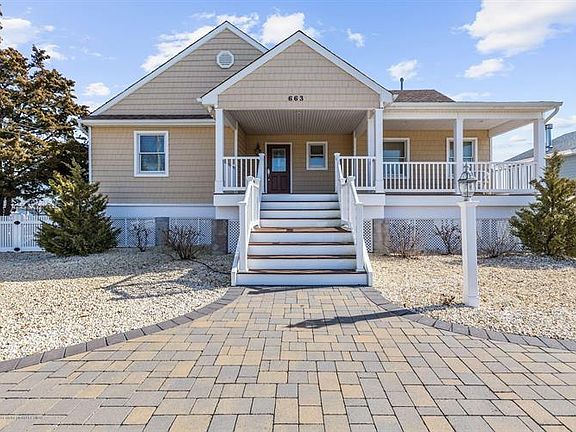 2nd image of 663 Bayview Dr