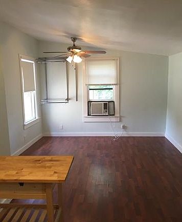 5th image of 925 E 53rd 1/2 St #B