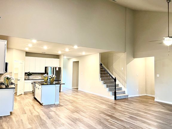 5th image of 633 Hidden Cove Dr