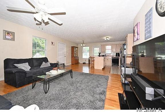 4th image of 73 County Road 1238
