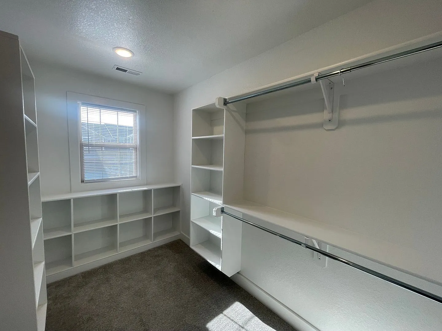 Great townhome living in Parkville! 3 Bedroom, 2 Full Bath, 1 half Bath, 2 Car Garage. — Photo 2