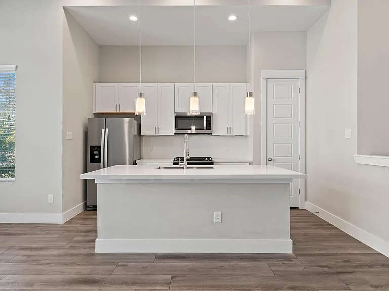 814 Thornton Rd #F — Photo 3