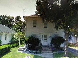 748 Water St, Hobart, IN 46342