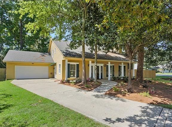 2nd image of 606 Beau Chene Dr