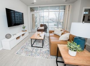 505 S 1st St #404, Champaign, IL 61820