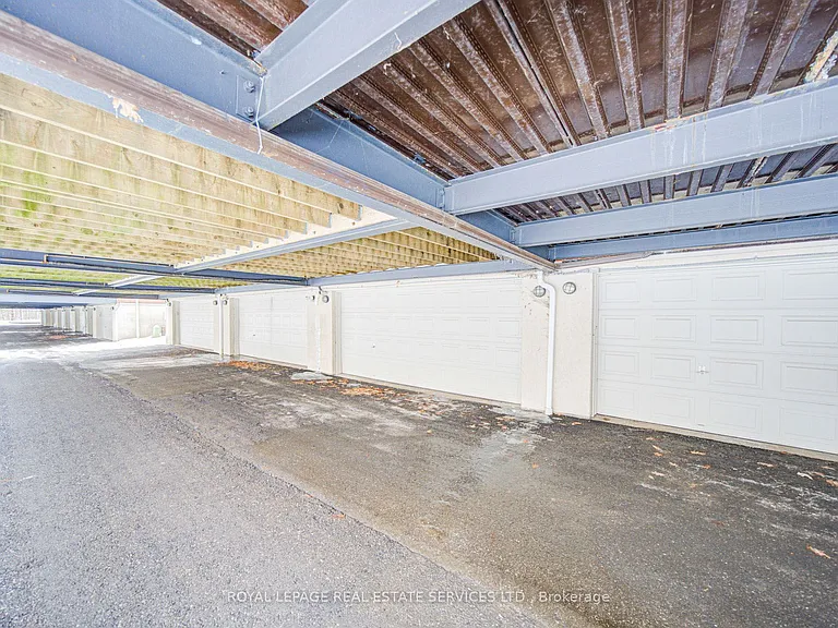 115 Saint Lawrence Dr — Photo 42