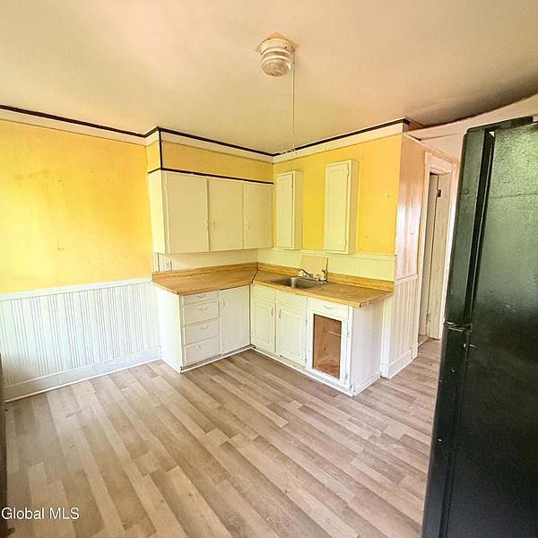 3rd image of 71 E Fulton Street