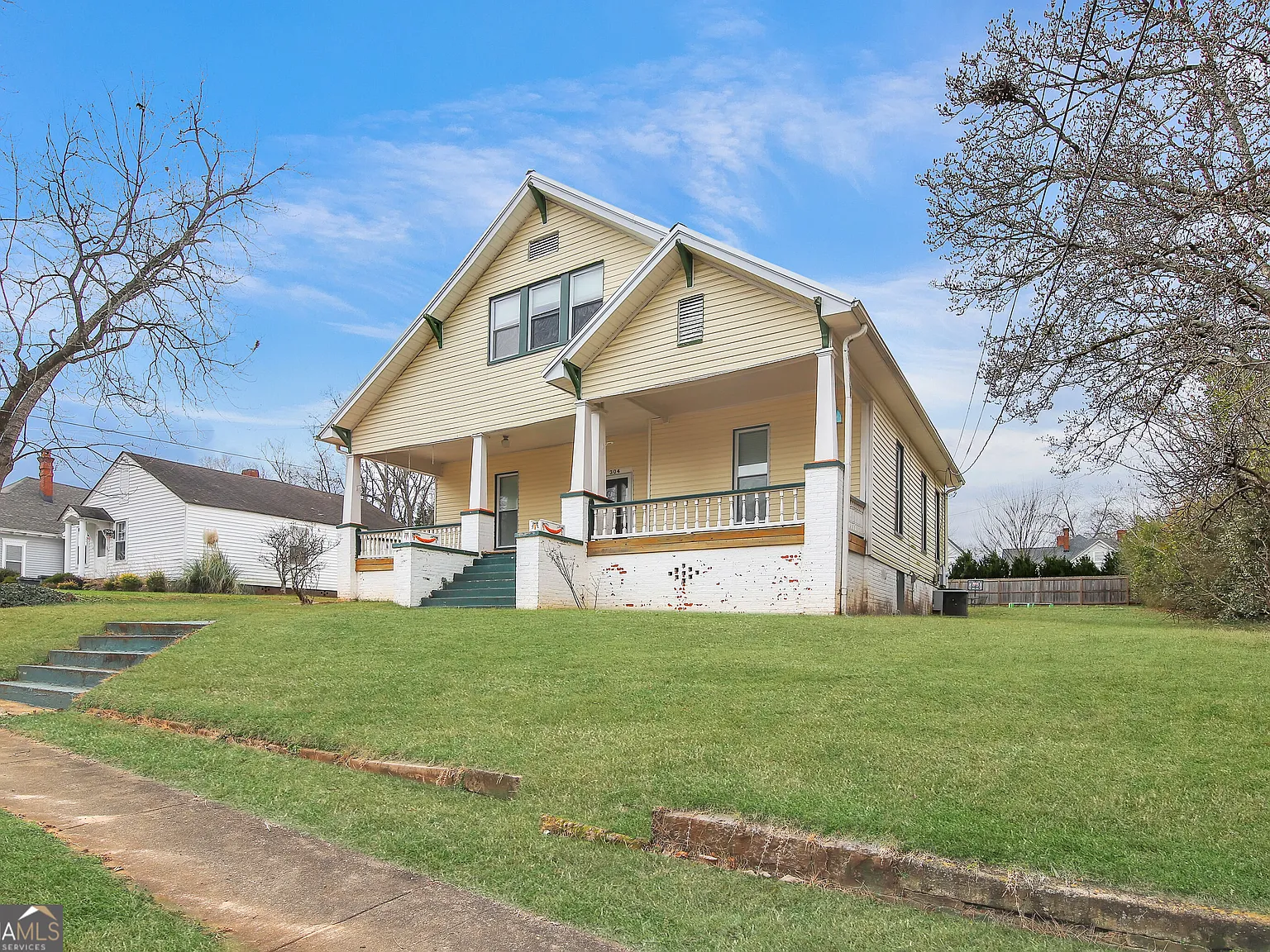 5 bed, 2.0 bath, 2772 sqft, $1,600 — Photo 2