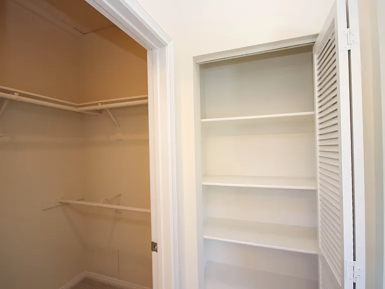 111 S Oak Knoll Ave #203 — Photo 23