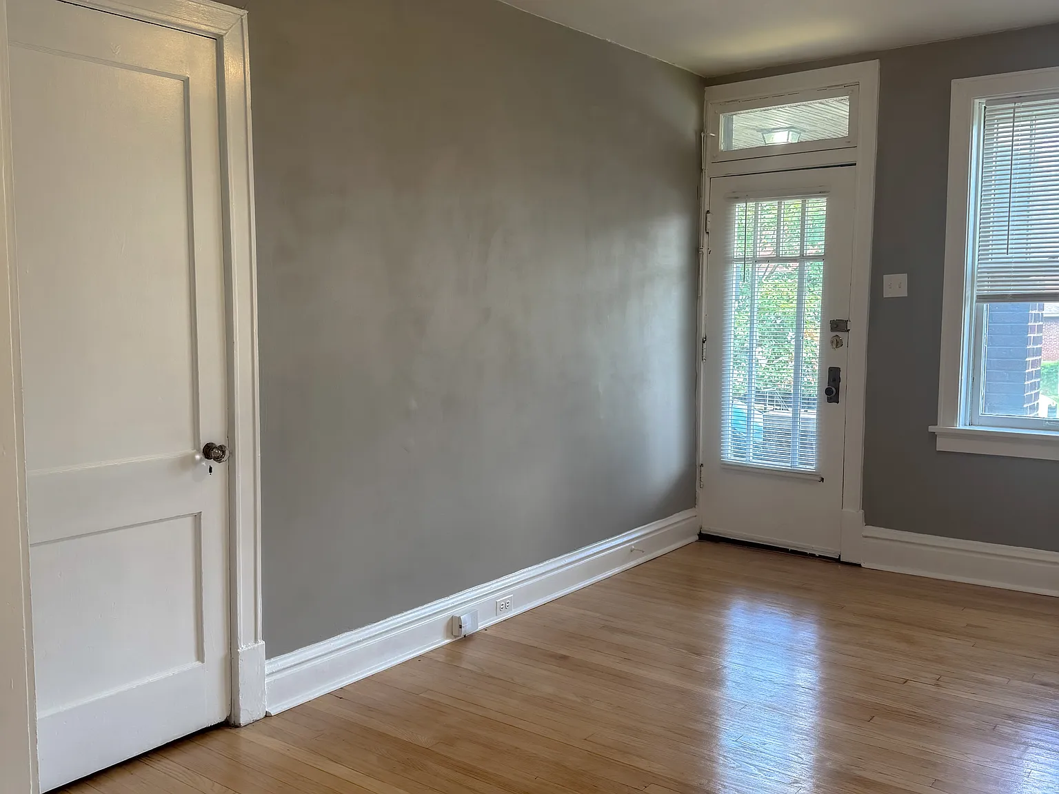 4992 Mardel Ave — Photo 3