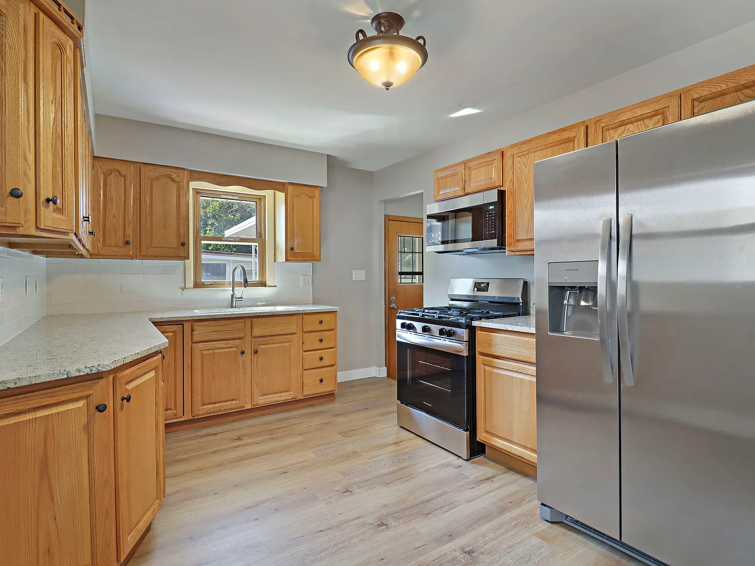 3 bed, 1110 sqft, $2,300 — Photo 2