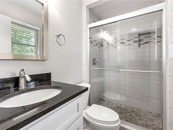 4th image of 1480 E Harold St