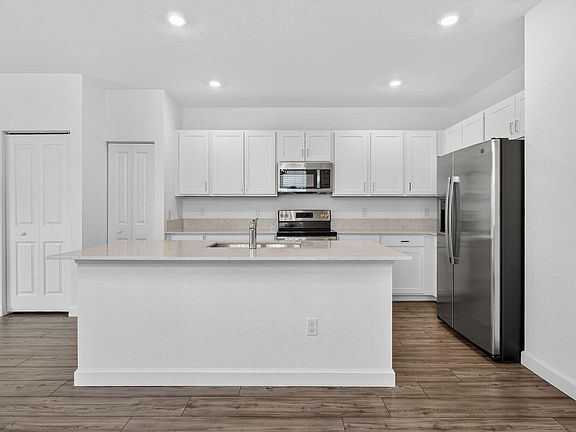 4th image of 211 SE Woodbark Street