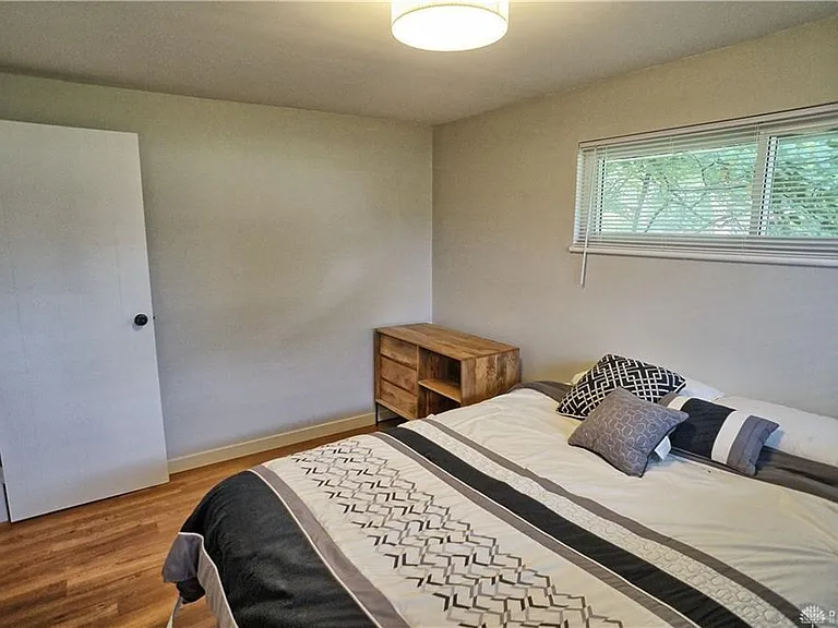 110 W Spring Valley Pike — Photo 11