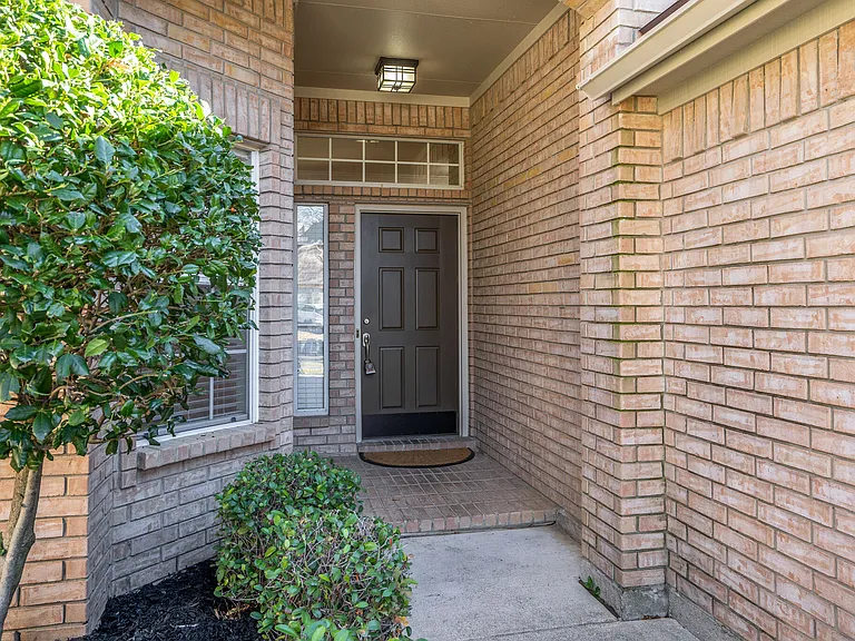 2724 Lakehollow Ln — Photo 3