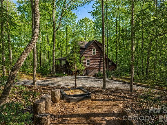 32nd image of 204 Mountain Vista Dr