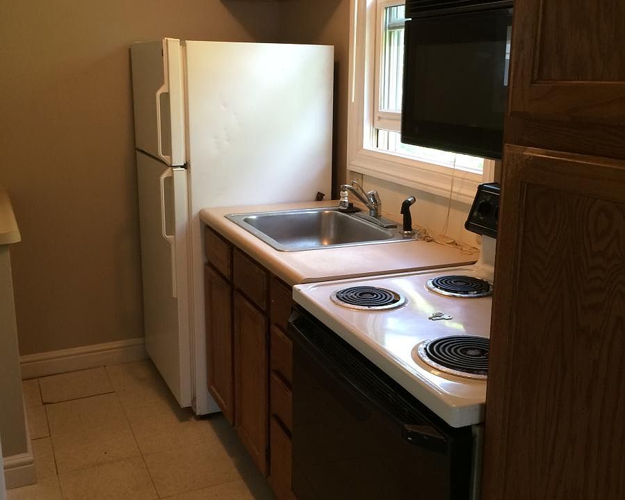 2nd image of 413 E Jefferson St APT 5