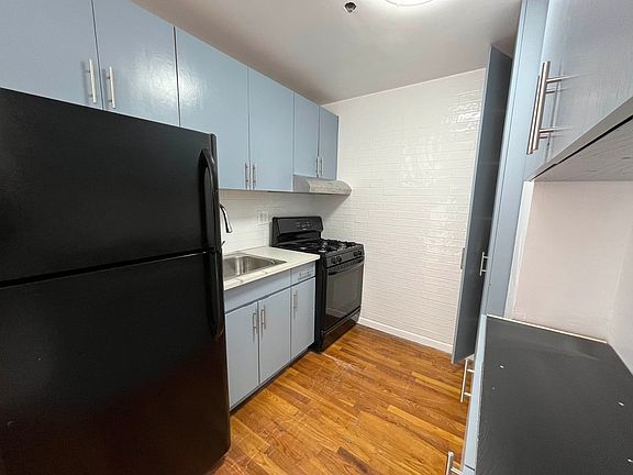 2nd image of 15 Lawton St APT 20