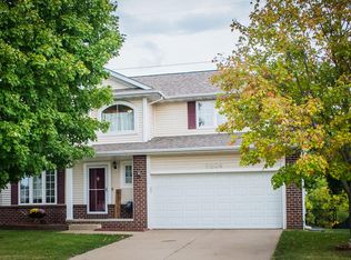 9209 Ridgeview Dr, Johnston, IA 50131