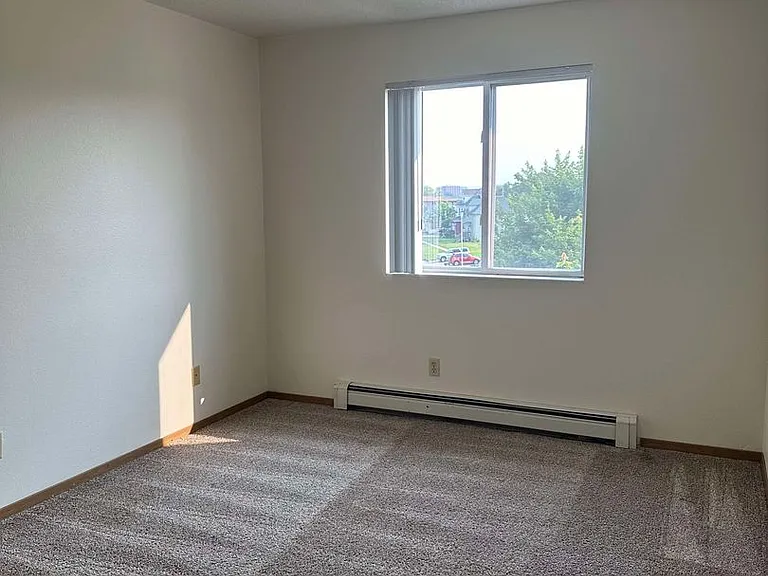 Dakota E & W Apartments — Photo 47