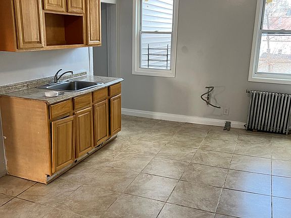 4th image of 54 Jewett Ave #3