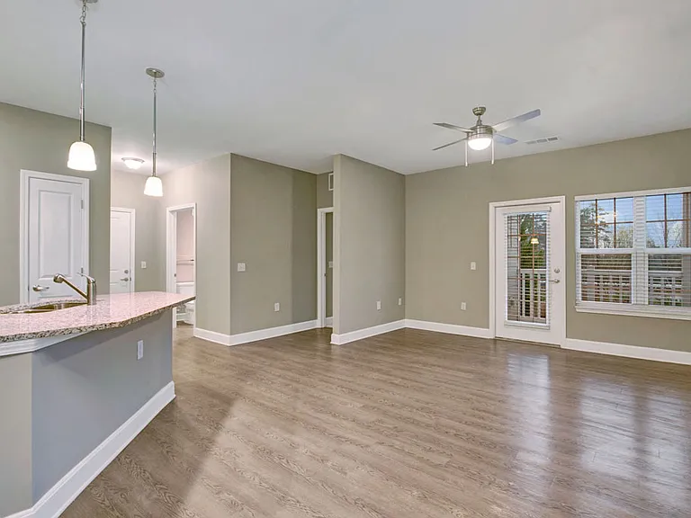 York Woods at Lake Murray Apartment Homes — Photo 4