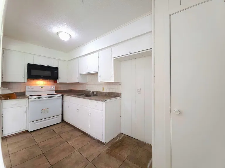 501 E Reagan St — Photo 9