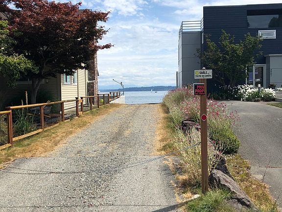 Access to private boat ramp leading to low bank launch.