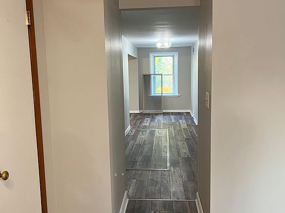 5th image of W148N12505 Pleasant View Dr