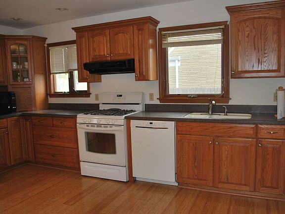 4th image of 835 Joyce Ave