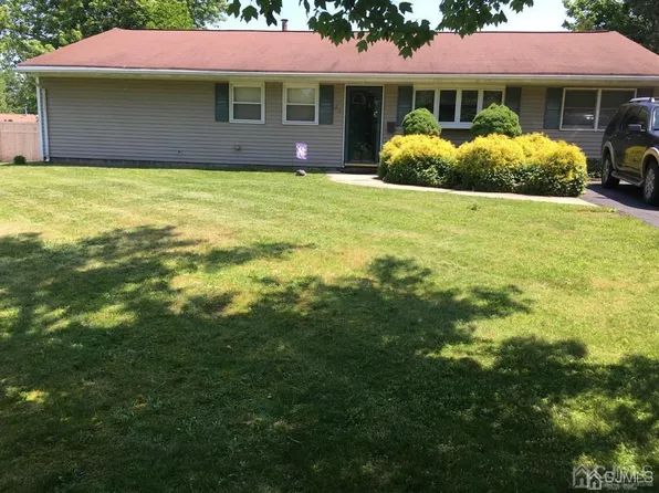 20 Winant Rd S, Kendall Park, NJ 08824