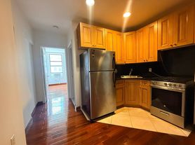 493 9th Ave
