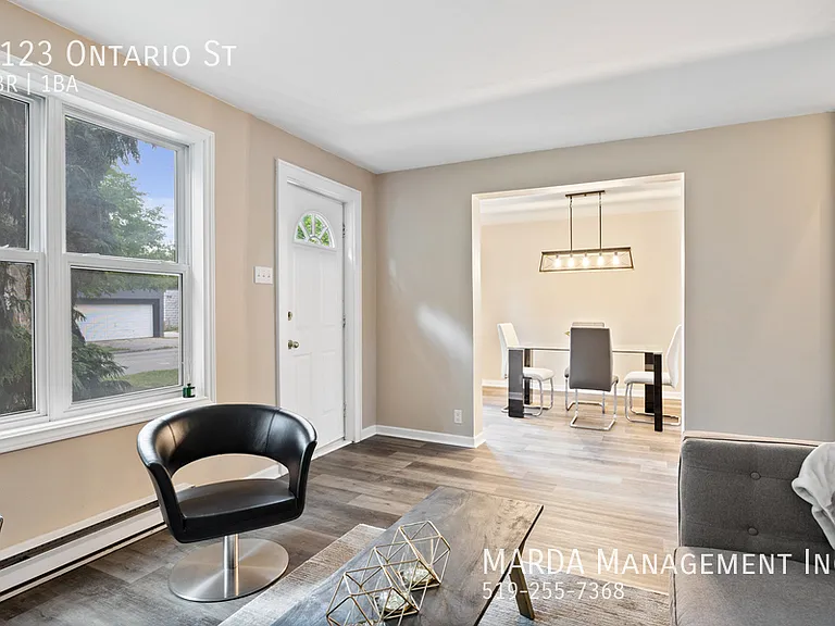 2123 Ontario St — Photo 2