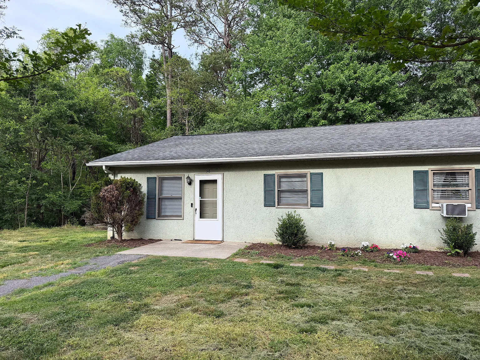 2 bed, 965 sqft, $1,300 — Photo 1